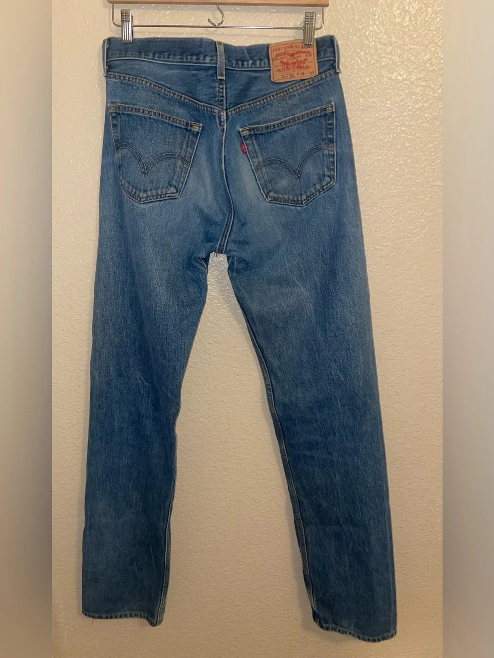 Levi's 501 Men's Straight Jeans in Medium Blue